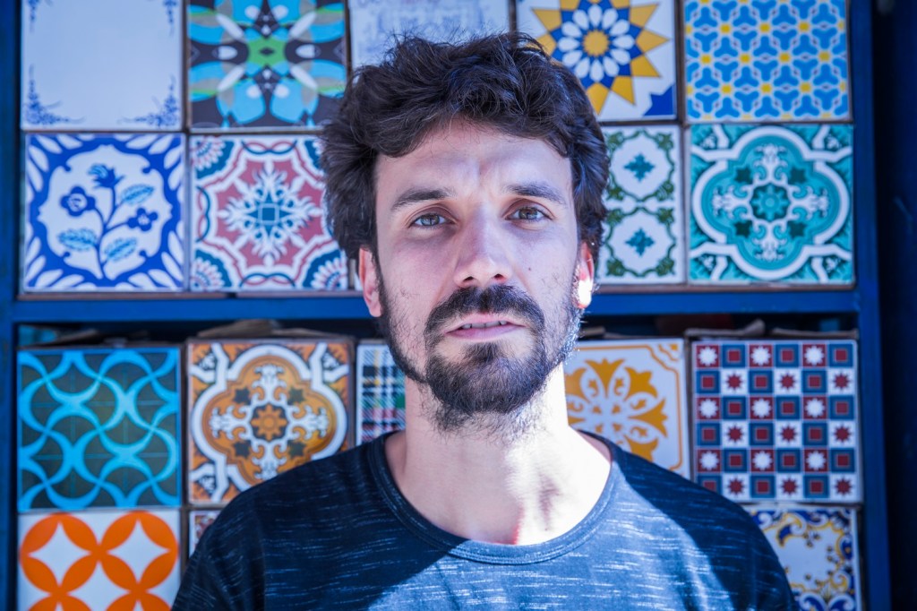 Lançamento | Tiago Rosas: Crenças e&nbsp;Tramas