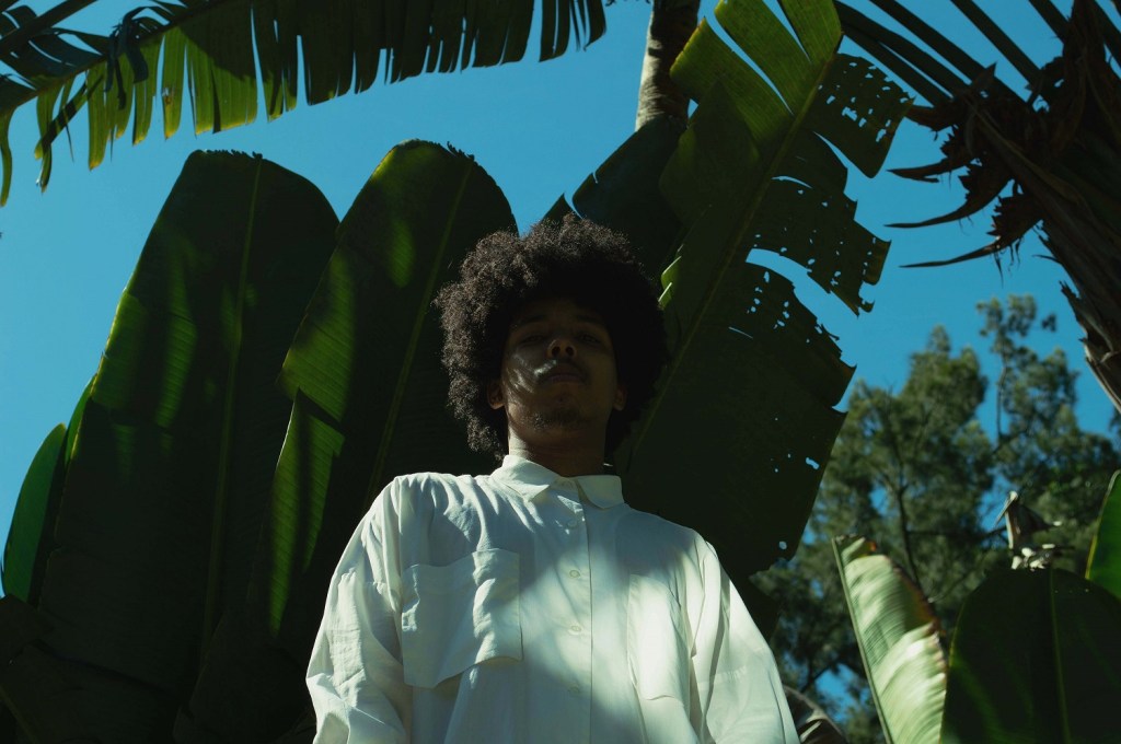 ROCINHA: valorização da ancestralidade preta no disco experimental de&nbsp;Mbé.