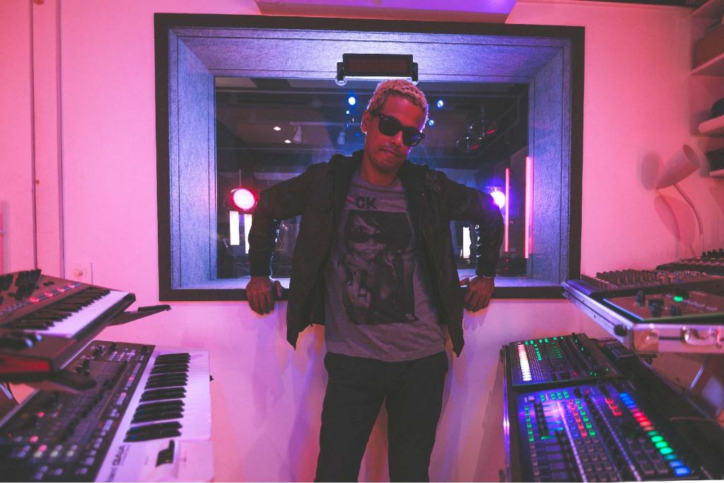 O eletroritmo boogie com camadas de nu-disco, afro-funk e groove em “Funk-Se”, novo disco de Fabio&nbsp;Santanna